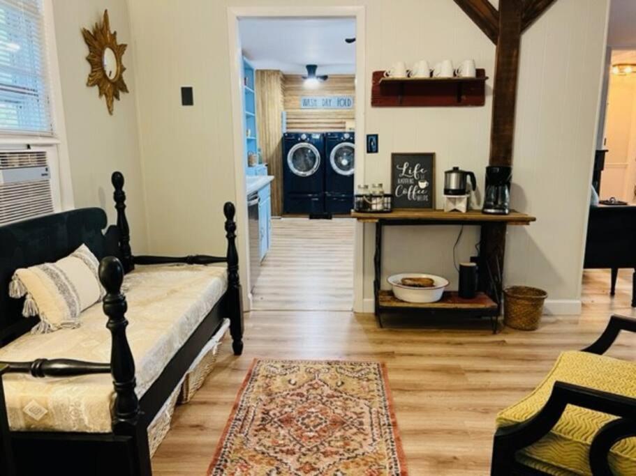 Mountain Lake Retreat - Hot Tub, Lake, Fire Pit, Wineries, Restaurant Harpers Ferry Eksteriør billede