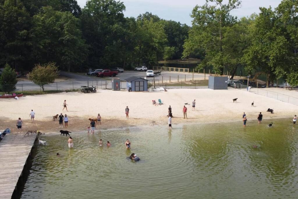Mountain Lake Retreat - Hot Tub, Lake, Fire Pit, Wineries, Restaurant Harpers Ferry Eksteriør billede