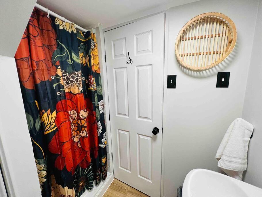 Mountain Lake Retreat - Hot Tub, Lake, Fire Pit, Wineries, Restaurant Harpers Ferry Eksteriør billede