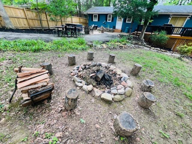 Mountain Lake Retreat - Hot Tub, Lake, Fire Pit, Wineries, Restaurant Harpers Ferry Eksteriør billede