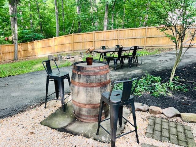 Mountain Lake Retreat - Hot Tub, Lake, Fire Pit, Wineries, Restaurant Harpers Ferry Eksteriør billede