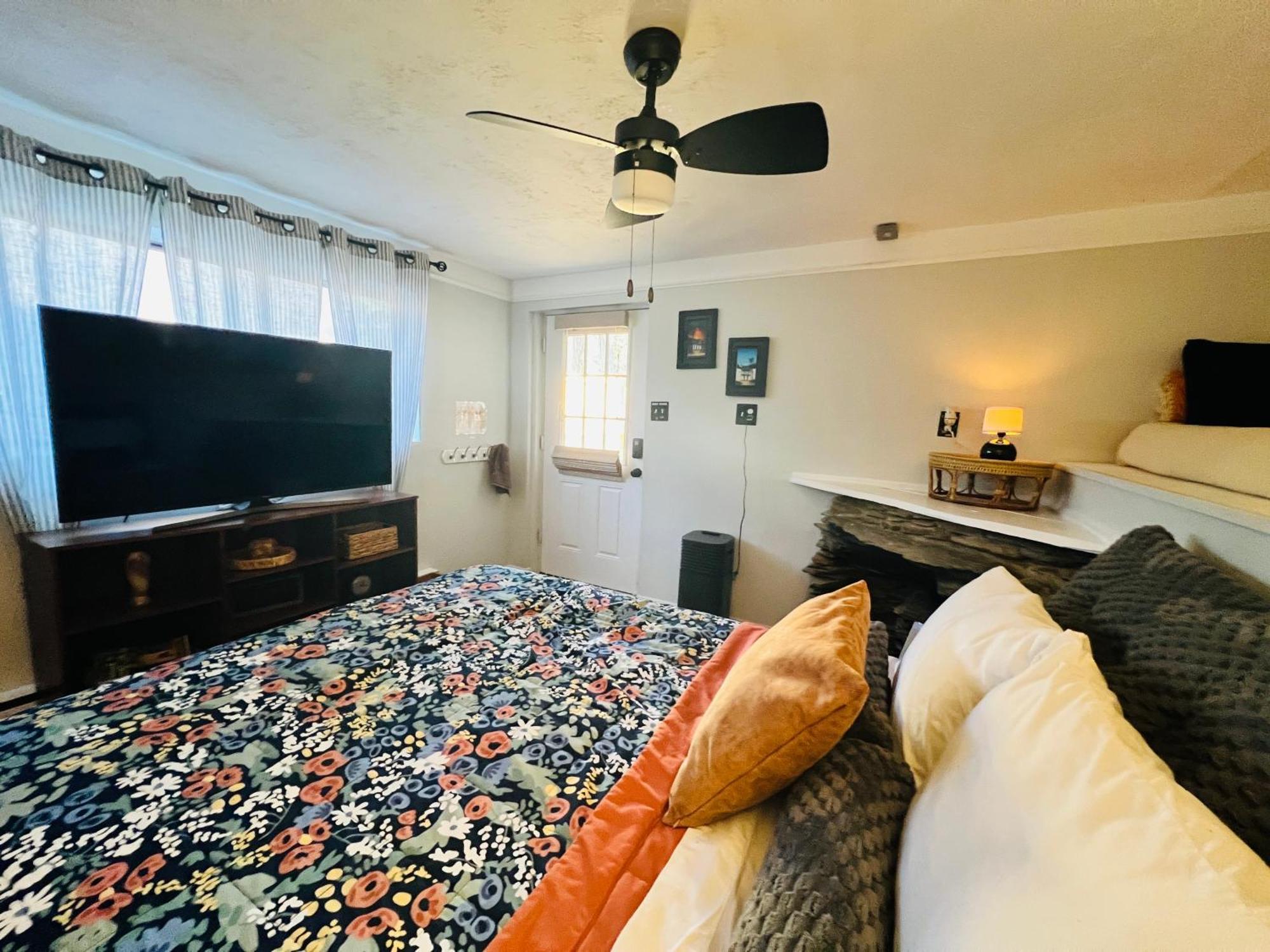 Mountain Lake Retreat - Hot Tub, Lake, Fire Pit, Wineries, Restaurant Harpers Ferry Eksteriør billede
